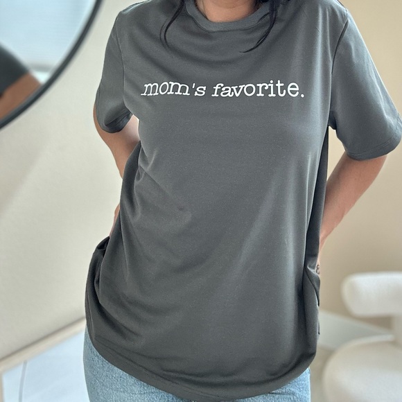Mom’s Favorite Crewneck T-Shirt Gray Mens - Picture 4 of 4